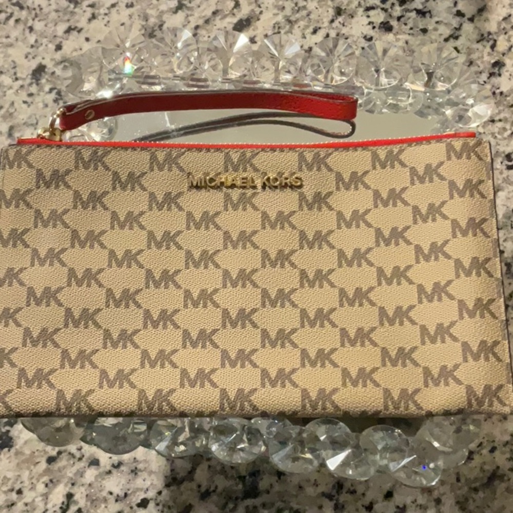 NWOT Michael Kors Signature Jet Set Large Zip Clutch